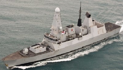 بريطانيا تدفع بمدمرة حربية جديدة لحماية طرق الشحن في البحر الأحمر
