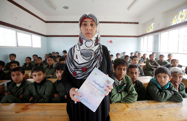 مليشيا الحوثي تستفتح العام الدراسي بفصل معلمات وإحلال حوثيات بصنعاء