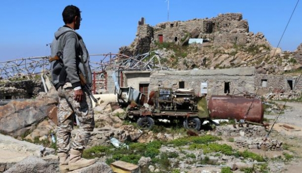 تعز.. قوات الجيش تهاجم مواقع للحوثيين غربي المحافظة