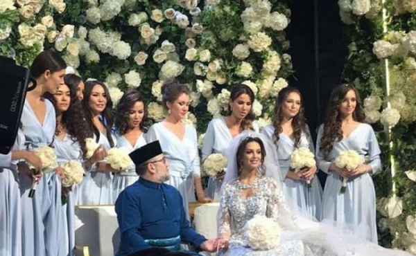 ملك ماليزيا يفاجئ العالم بزواجه بملكة جمال روسيا بعد أن أعلنت إسلامها (صور)