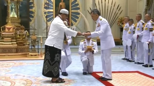"باحميد" يقدم أوراق اعتماده لملك تايلاند سفيراً غير مقيم ومفوضاً لليمن