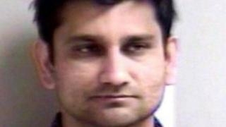 هندي اعتدى على امرأة نائمة جنسيا وهو جالس بجوار زوجته في طائرة