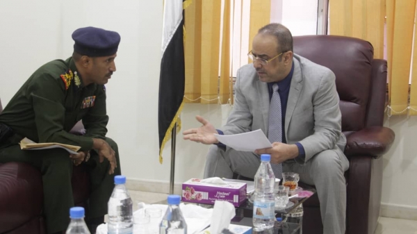 الميسري يناقش مع مدير أمن الحديدة الخطة الأمنية لتأمين المحافظة بعد استكمال تحريرها