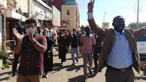 في محاوله لتهدئة الاحتجاجات.. السودان يقرر زيادة في أجور العاملين بالدولة