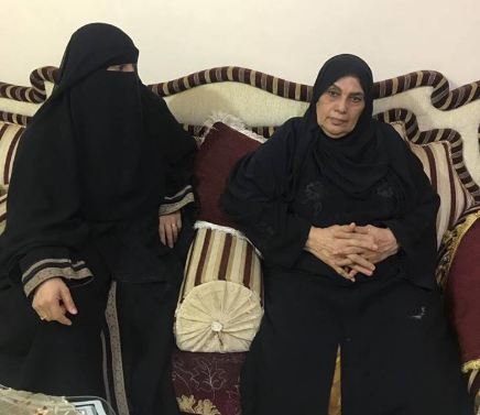 عدن: والدة المختطف" زكريا قاسم" تناشد الحكومة الكشف عن مصير نجلها