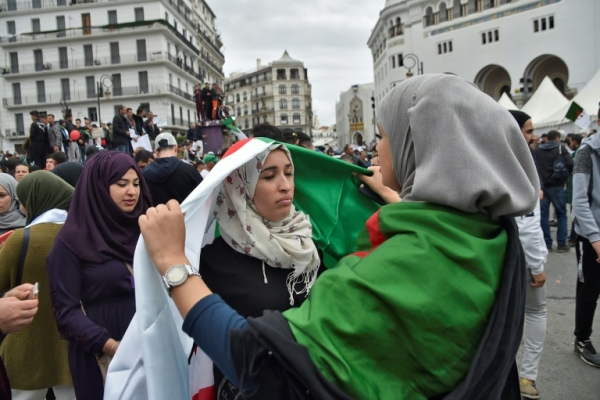 حشود ضخمة في العاصمة الجزائرية وغالبية المدن ضد ترشح بوتفليقة