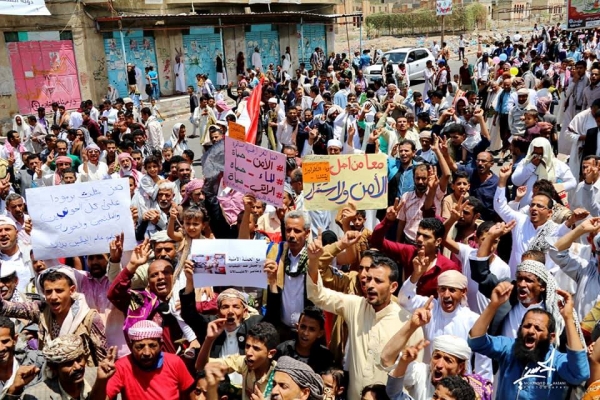 تعز: المئات يطالبون بدعم استكمال التحرير و"الإصلاح" يدعو لمسيرة حاشدة