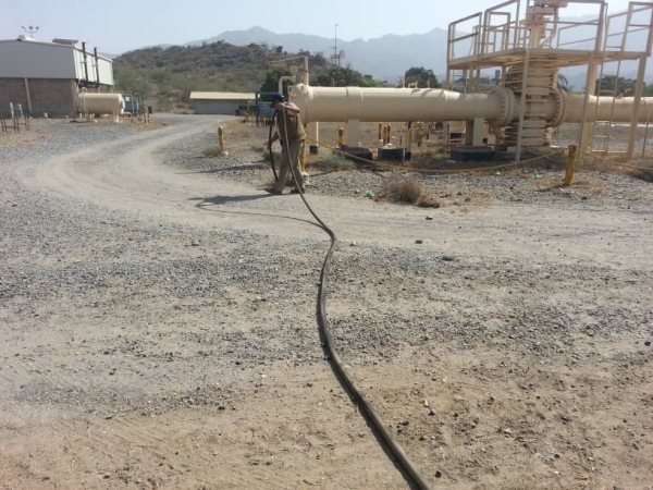 العود: مليشيا الحوثي تواصل سحب النفط الخام من الأنبوب الرئيس في مدينة الشرق