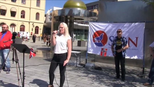 النرويج: رئيسة مجموعة يمينية متطرفة تسيئ للقرآن الكريم