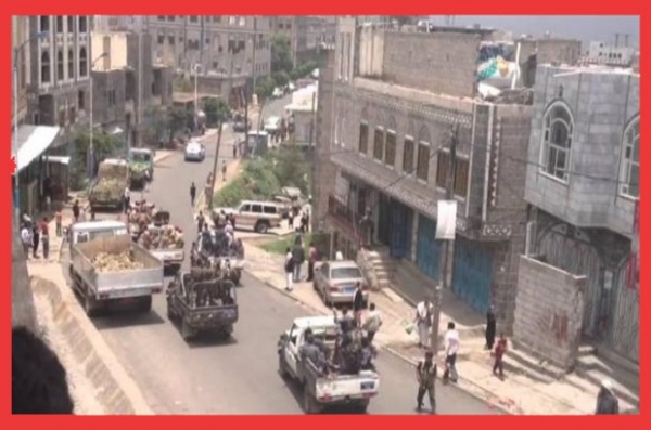 وسط تحليق للمروحيات.. مليشيا الحوثي بإب تقطع الشوارع وخدمة الانترنت بالتزامن مع زيارة "المشاط"