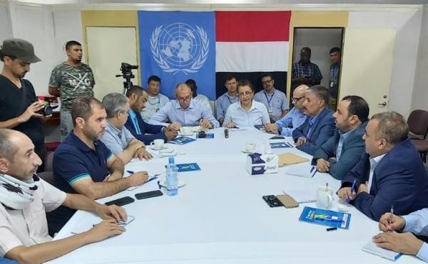 وكالة: الحكومة والحوثيون يتفقان على نشر "ضباط ارتباط" لمنع خرق هدنة الحديدة