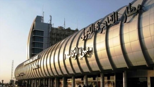 السلطات المصرية في مطار القاهرة تمنع دخول عشرات المسافرين اليمنيين.. و"اليمنية" تصدر بيانا توضيحيا