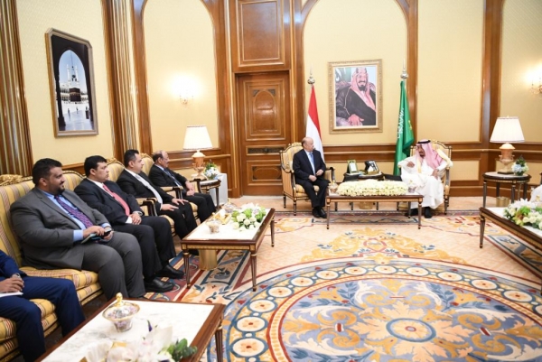 لأول مرة عقب أحداث عدن.. الرئيس هادي ونائبة ورئيس الحكومة يظهرون في لقاء مع الملك سلمان