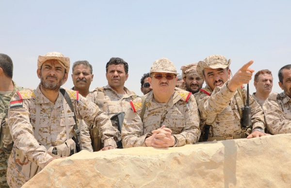 من جبهة نهم.. وزير الدفاع: التضحيات الزكية للجيش الوطني لن تذهب هدرا