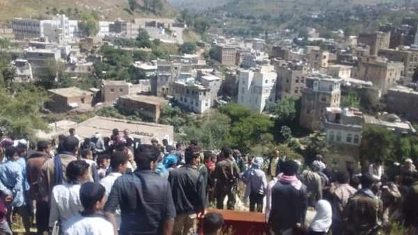 
                                                إب.. والد مقاتل حوثي يرفض دفن جثمان ابنه في مقبرة الحوثيين ويصف المليشيا بالقتلة