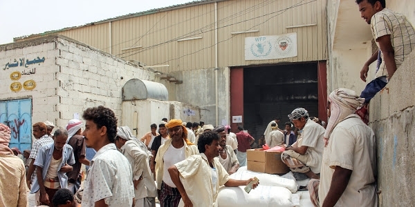 مسؤول أمريكي: المانحون يعتزمون وقف المساعدات لمناطق الحوثيين باليمن