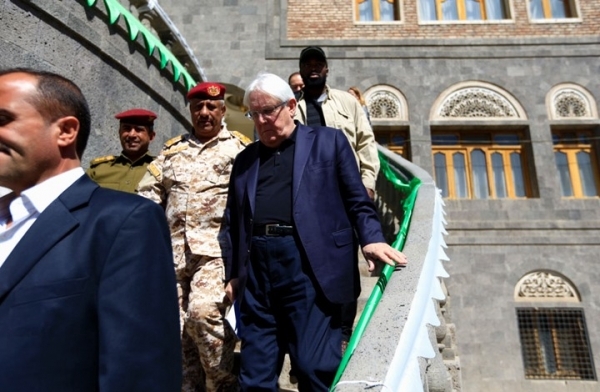 "غريفيث" يتفاوض مع الحكومة والحوثيين بشأن إعلان وقف إطلاق نار ملزم