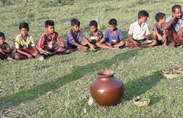 قرية هندية تجبر الأطفال على شرب الخمور للوقاية من كورونا (فيديو)
