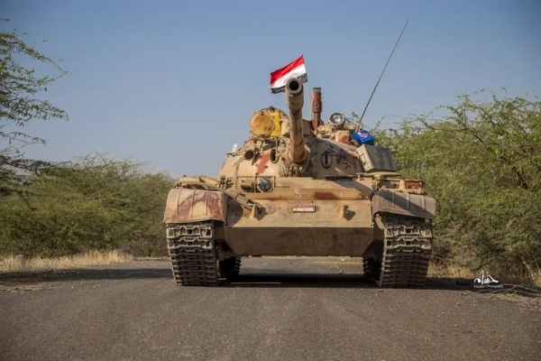 اندلاع معارك عنيفة في أكثر جبهة بمحافظة تعز بغطاء جوي من مقاتلات التحالف