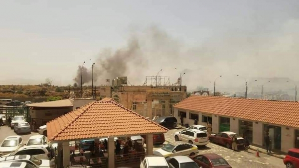 يُعتقد أنها ناتجة عن غارات جوية..انفجارات عنيفة في موقع عسكري للحوثيين شمال صنعاء