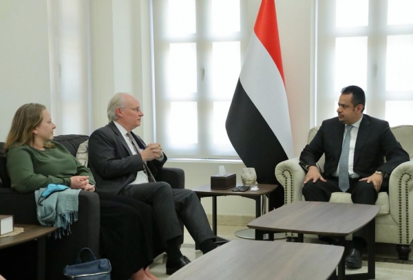 رئيس الوزراء يناقش مع المبعوث الأمريكي الموقف الدولي للتعامل مع تصعيد مليشيات الحوثي