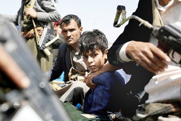 منظمة حقوقية: مليشيا الحوثي تحتجز 400 طفل في معسكر تجنيد شمالي تعز