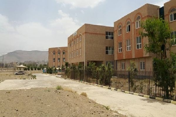 الحوثيون يقتحمون سكن جامعة صنعاء ويطردون عوائل عدد من الأكاديميين ويصادرون ممتلكاتهم