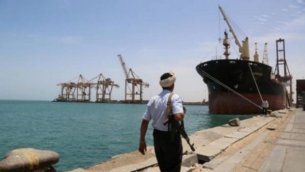 التحالف: ميناءا الحديدة والصليف مركزين رئيسيين للأعمال العدائية وتهديد الأمن البحري