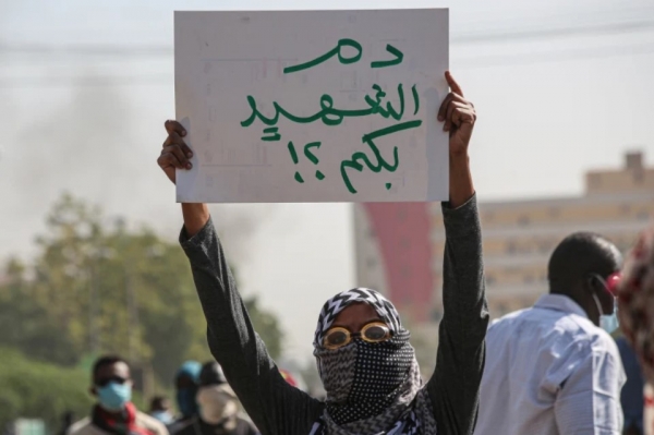 السودان.. مظاهرات شعبية واسعة وعدد ضحايا الاحتجاجات يرتفع إلى 62 قتيلا منذ 3أشهر