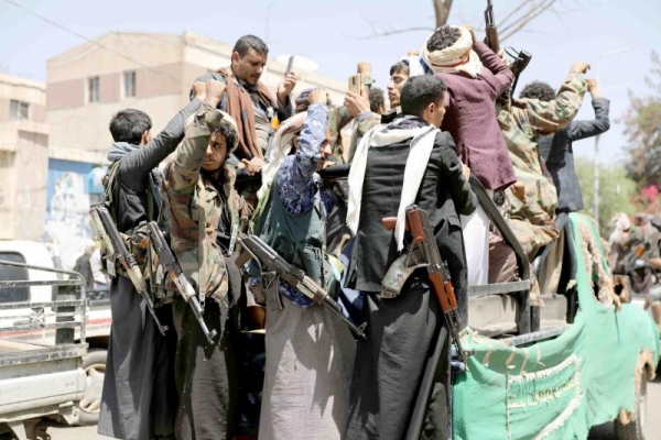 هجمات الحوثيين جزء من حرب الظل التي تهندسها إيران.. كيف فشلت سياسة بايدن في اليمن؟