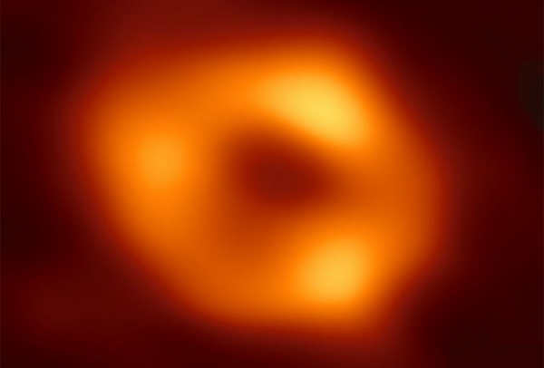علماء يكشفون عن أول صورة لثقب أسود ضخم في مجرة درب التبانة 