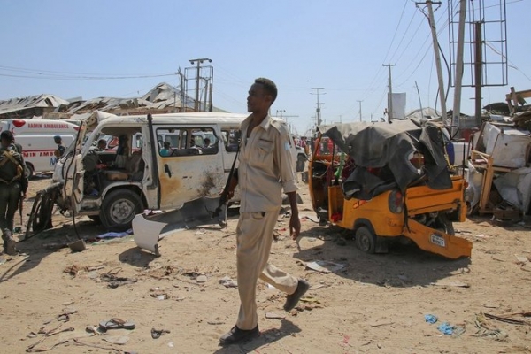 بينهم وزيران.. 10 إصابات في تفجير جنوبي الصومال