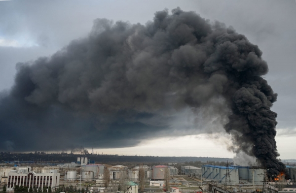 بعد يوم من اتفاق تصدير الحبوب.. أوكرانيا تتهم روسيا بقصف ميناء أوديسا بصورايخ كروز