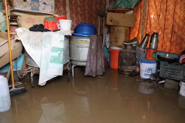 بحضور الأوتشا.. لجنة الطوارئ بمأرب تناقش التدخلات العاجلة لحماية النازحين من الفيضانات والسيول