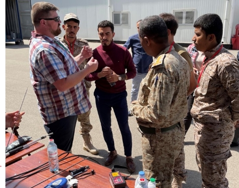 خبراء أمريكيون يدربون جنودا يمنيين على المسؤوليات التشغيلية لأمن الحدود