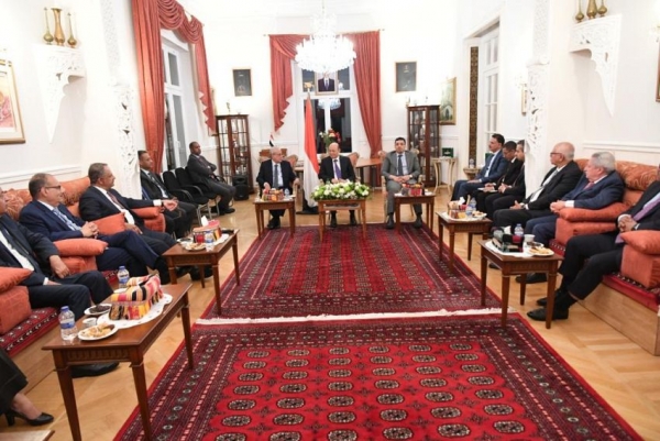 الرئيس العليمي يشدد على أهمية دور الدبلوماسية اليمنية في استعادة الدولة وإنهاء الانقلاب الحوثي