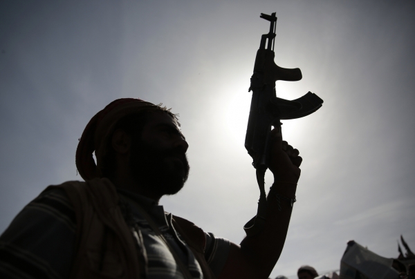 تهديد شركات النفط غير مقبول.. الخارجية الأمريكية تطالب الحوثيين التفاوض بحسن نية لتمديد الهدنة باليمن