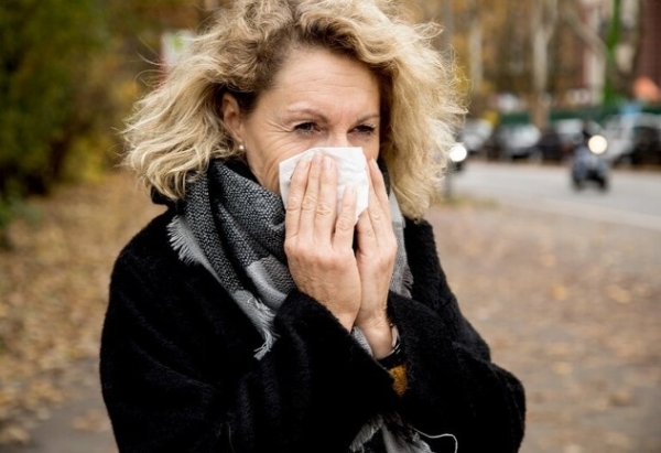 تعرف على أخطاء شائعة في علاج نزلات البرد بالمنزل