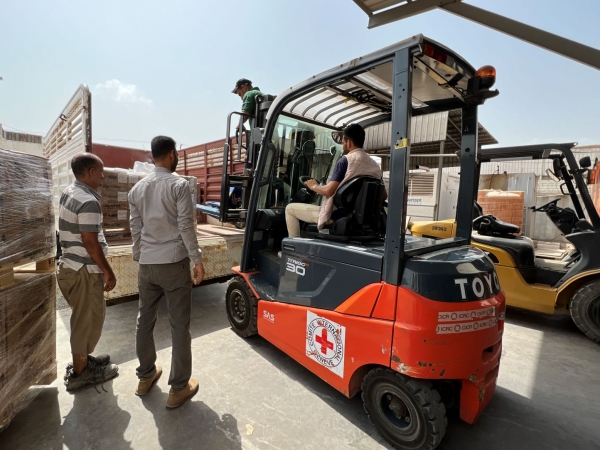 الصليب الأحمر تعلن التبرع بشحنة أدوية لمرضى السكري في اليمن