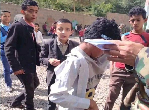 إب.. متنفذ حوثي يقتحم مدرسة بالعدين ويطرد الطلاب من قاعة الاختبارات