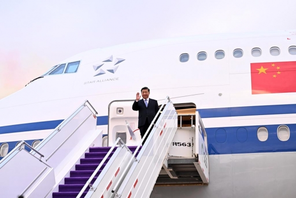 رئيس الصين يصل الرياض في زيارة تشمل 3 قمم