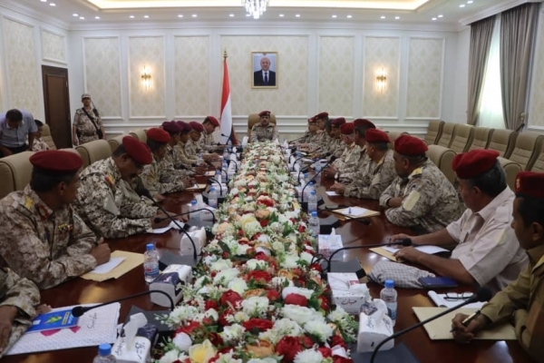 وزير الدفاع: الحوثيون لا يفهمون إلا لغة القوة والسلام لن يتحقق إلا بهزيمتهم عسكريًا