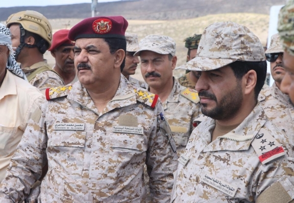 قائد التحالف يلتقي وزير الدفاع بعدن والأخير يؤكد: اليمن يخوض معركة مصيرية