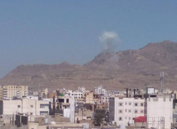 سكان محليون: سماع دوي انفجار عنيف داخل معسكر للحوثيين جنوبي صنعاء