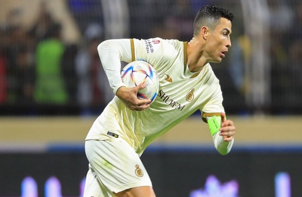 رونالدو يحرز هدفه الأول في الدوري بقميص النصر