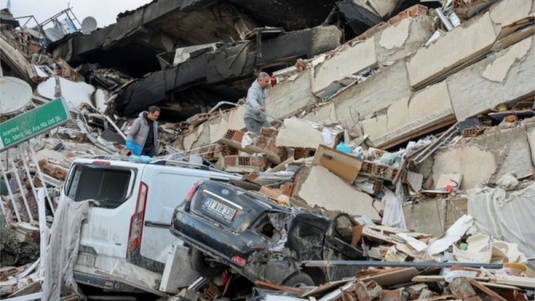 980 جراماً.. يمنيات يتبرعن بحليّهن لمساعدة متضرري الزلزال في سوريا