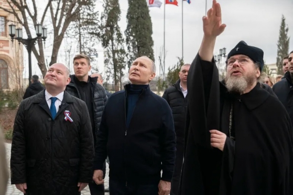 بوتين يزور القرم بمناسبة ذكرى ضمها لروسيا وأوكرانيا تتصدى لأكثر من 100 هجوم بالطائرات المسيرة