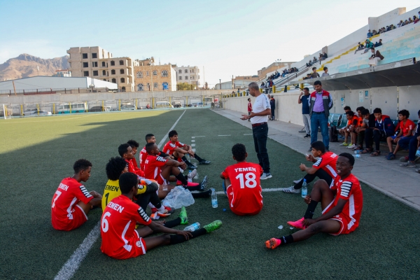 طالبتهم بدفع رسوم مالية.. مليشيا الحوثي تمنع منتخب الناشئين من إجراء تدريبات رياضية في صنعاء