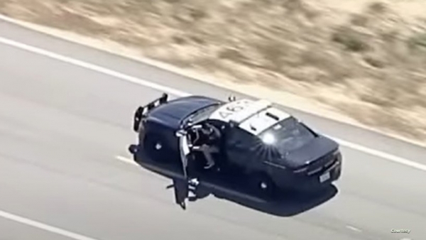 شاهد.. مطاردة مع سارق سيارة شرطة في كاليفورنيا تنتهي بمأساة