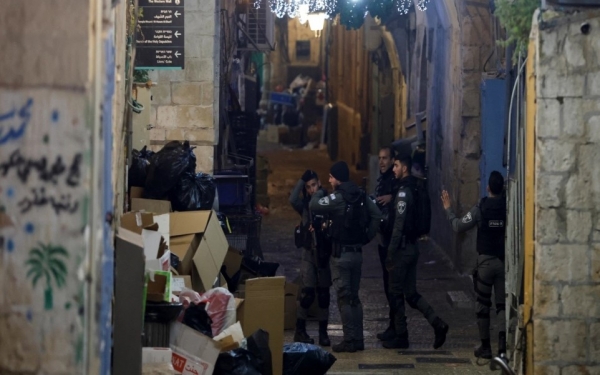 قوات الاحتلال تهاجم المعتكفين في المسجد الأقصى ومآذن القدس تدعو للنفير العام